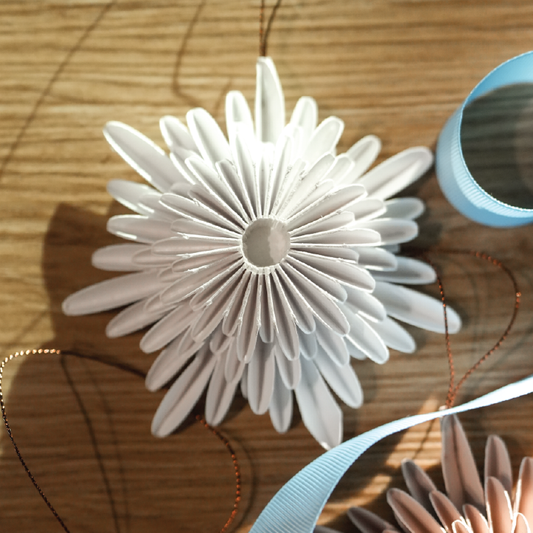 Paper Rosette Blanco  - Ornaments